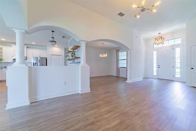 Building Photo - 570 Sanctuary Blvd