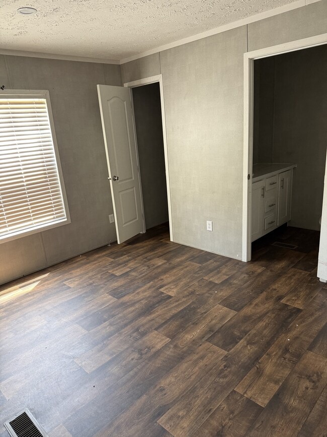 Building Photo - 4455 Middle St