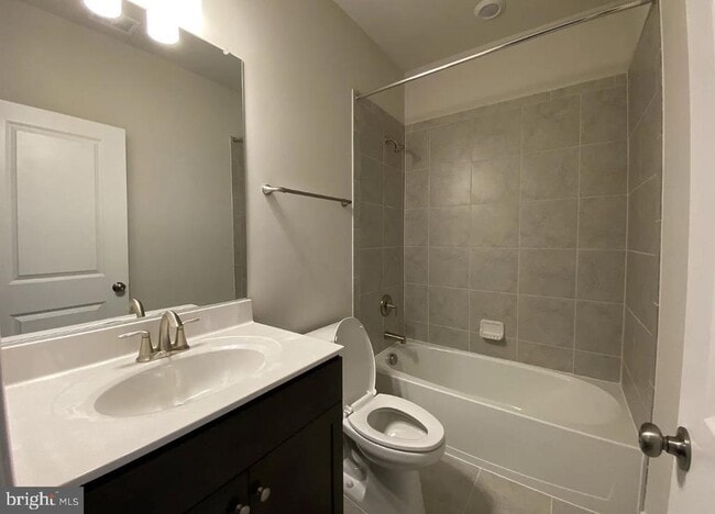 Building Photo - 136 Bleeker Pl