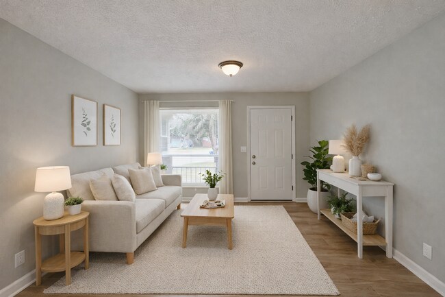 Building Photo - Updated 3 Bed, 2 Bath Home with Fenced Yard & Sunroom in Jacksonville, FL