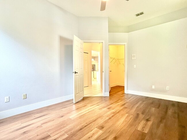 Building Photo - Executive 4bedrooms/3baths Dream pool-home...