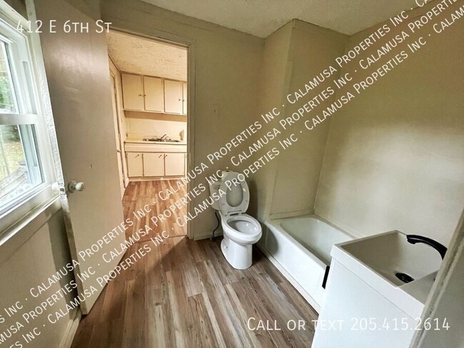 Building Photo - 412 E 6th St