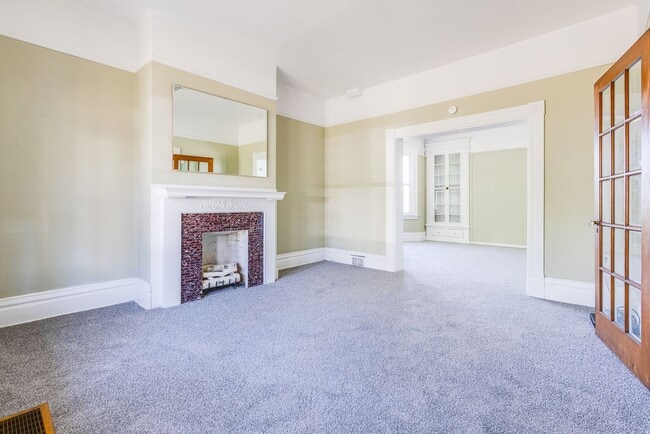 Building Photo - AVAILABLE AUGUST 2026 - Spacious Renovated 4 Bedroom, 1.5 Bath Home w/ AC!