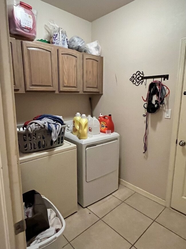 Building Photo - 1031 Los Moros Dr