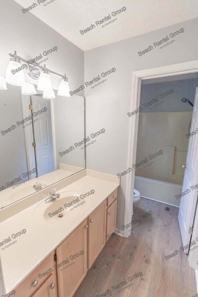 Building Photo - 6661 Wisteria Dr