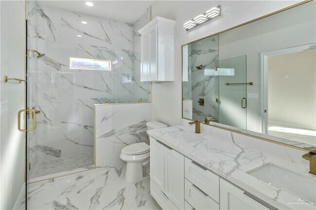 Building Photo - 20 E Sabinal Ave