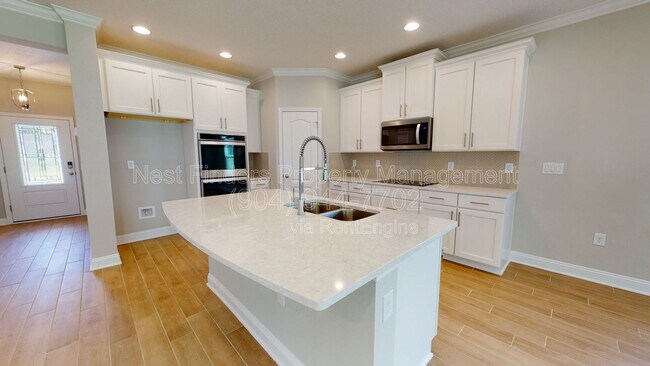 Building Photo - 1025 Wilmot Pl