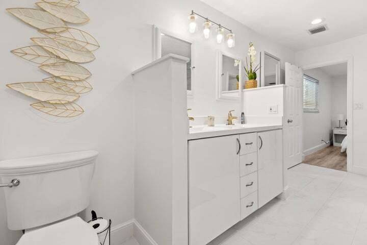 Building Photo - 921 SE 13th Ct