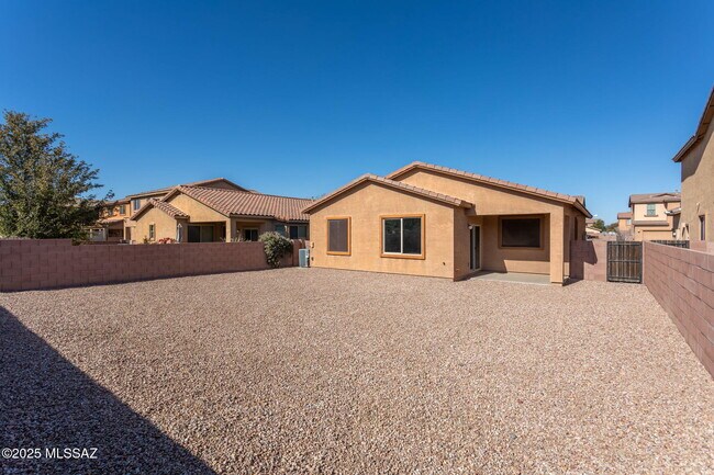 Building Photo - 12073 W Hailey Ln