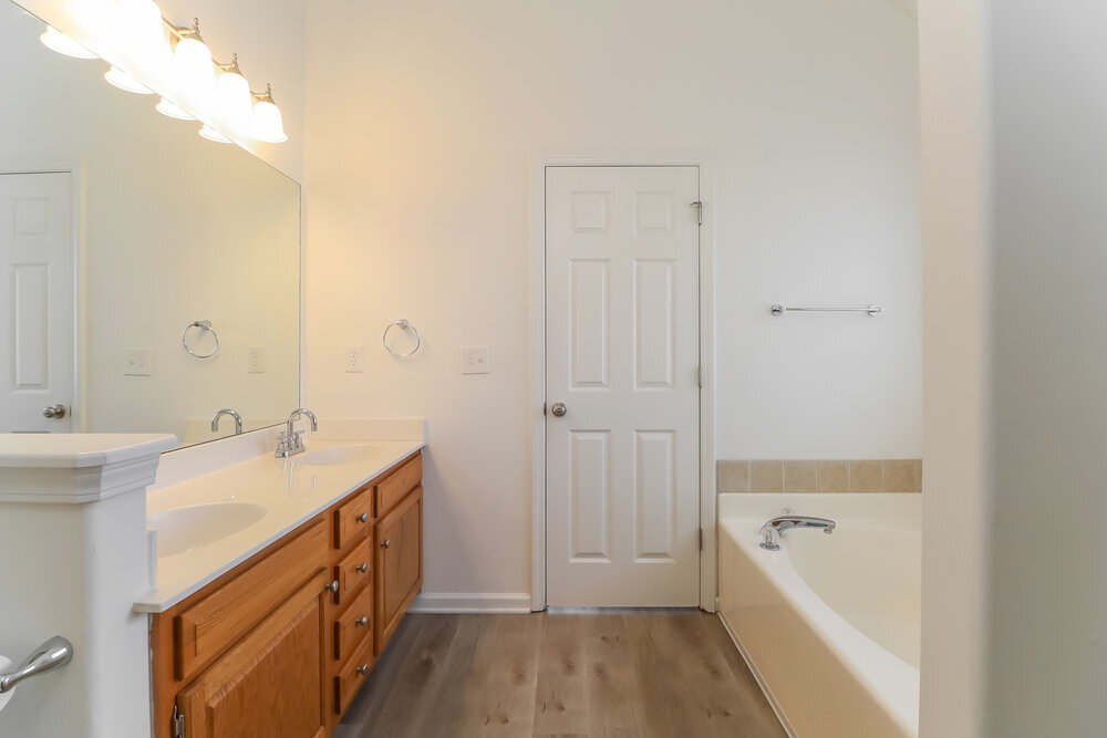 Building Photo - 215 Trelawney Pl