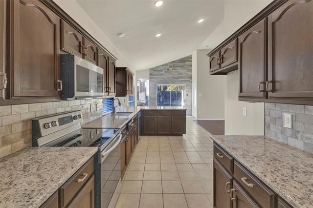 Building Photo - 832 Pebblecreek Dr