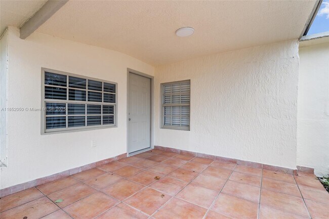 Building Photo - 2385 SW 17th St