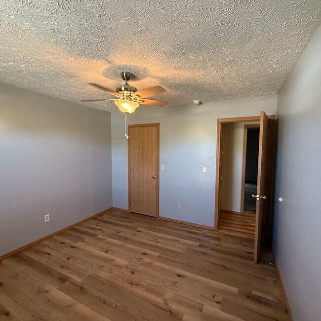 Building Photo - Beautiful 3 bedroom 2 Bathroom home in Wil...