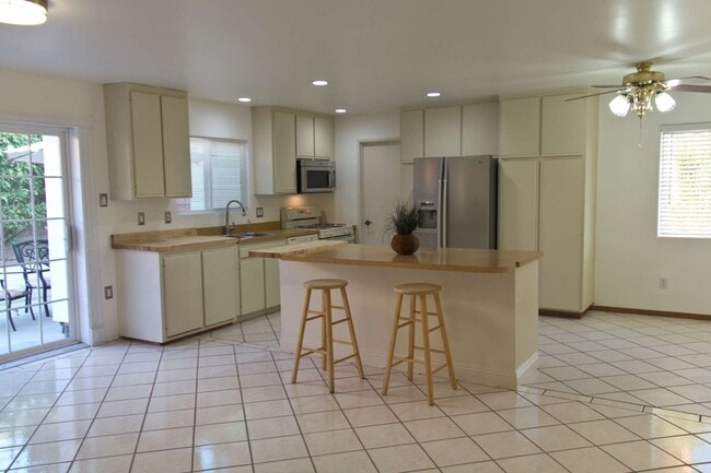 Building Photo - House with Separate studio apartment Included