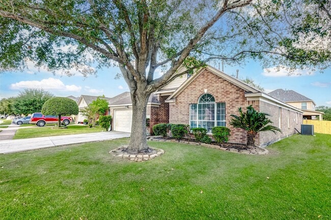 Building Photo - 15806 Land View Dr