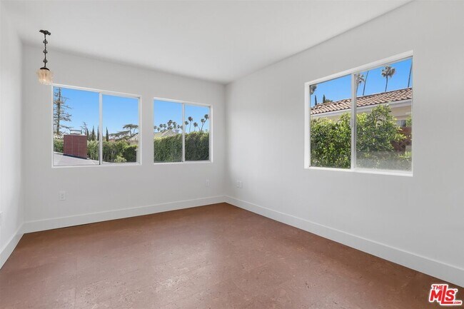 Building Photo - 444 S Windsor Blvd