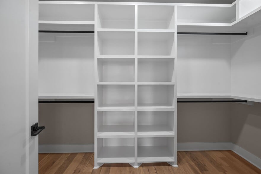 Building Photo - 2523 W Heiman St