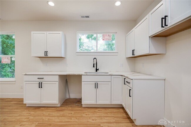 Building Photo - 4249 Pleasant View Ave