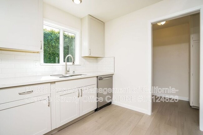 Building Photo - 5252 Sisson Dr