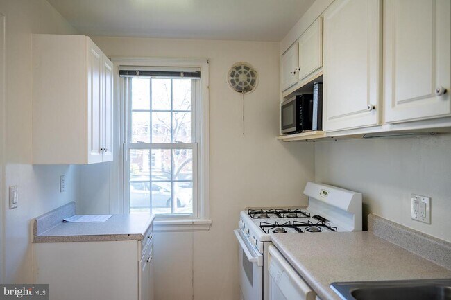 Building Photo - 6612 Wakefield Dr