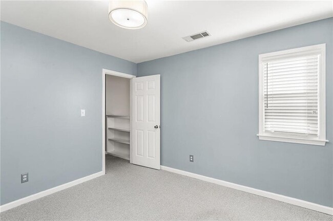 Building Photo - 529 Eastland Dr