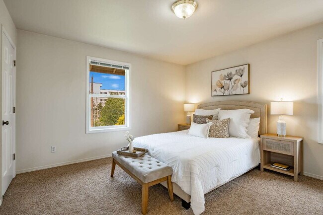 Building Photo - Sought-after 5-Bedroom Pet Friendly Home i...