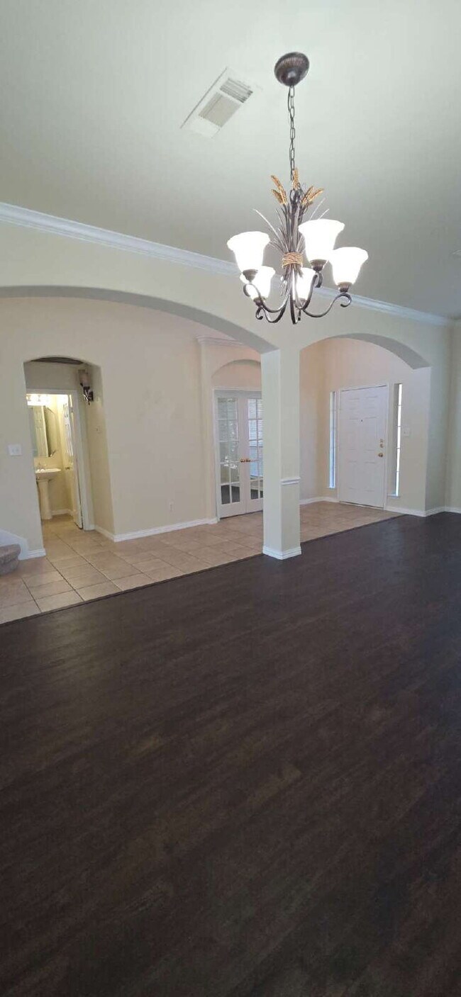 Building Photo - Expansive Mansfield Home with 5 Bedrooms, ...