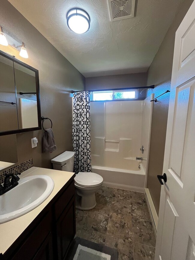 Building Photo - Furnished 3-Bedroom Home in Quiet Victor N...