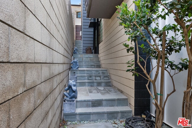 Building Photo - 3410 Hermosa Ave