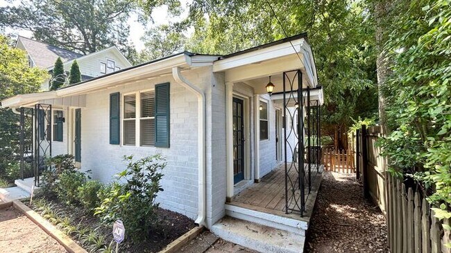 Building Photo - Cozy Remodeled Decatur 1 Bed-1 Bath DUPLEX...