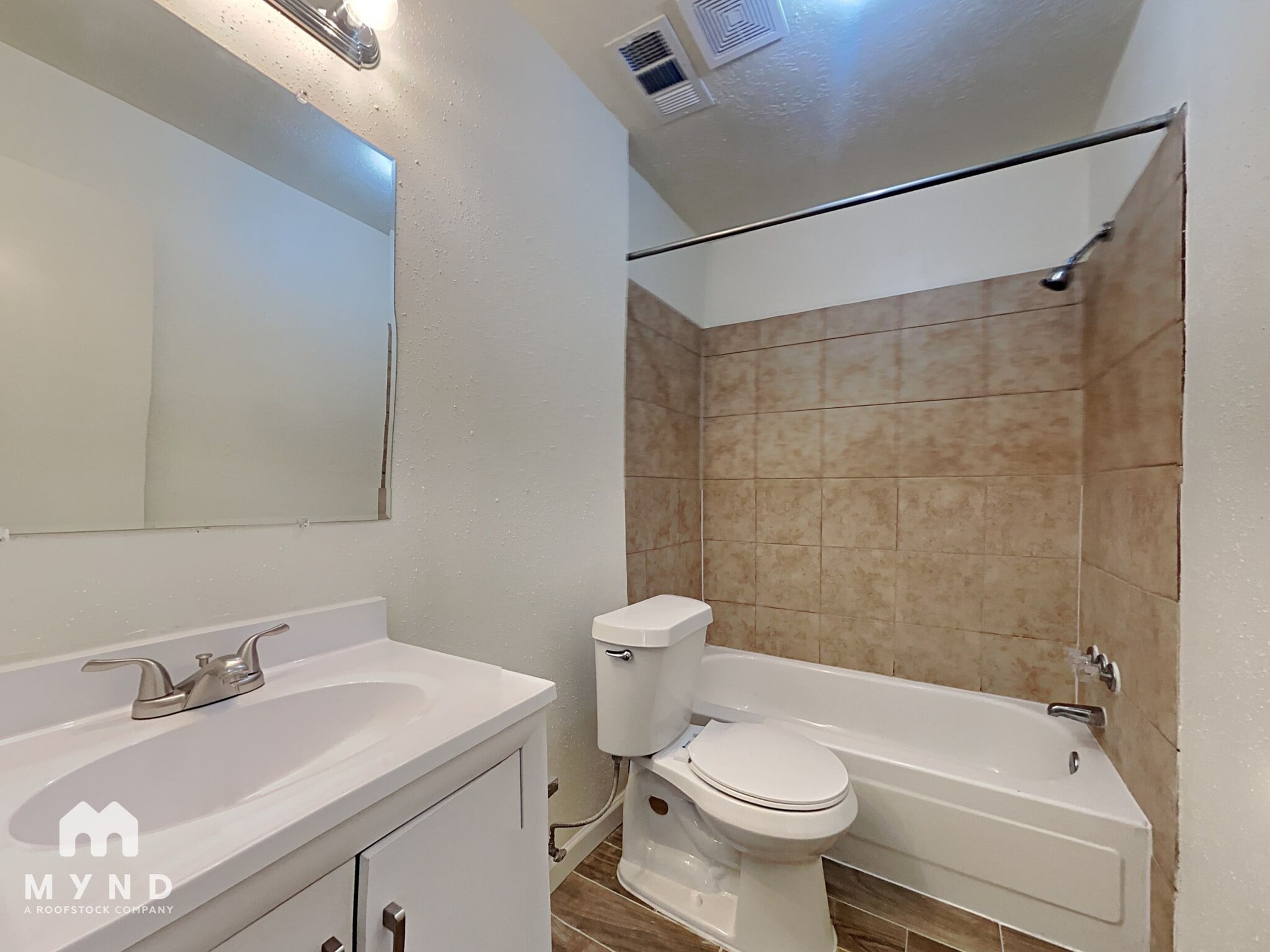 Building Photo - 10002 Green Valley Ln