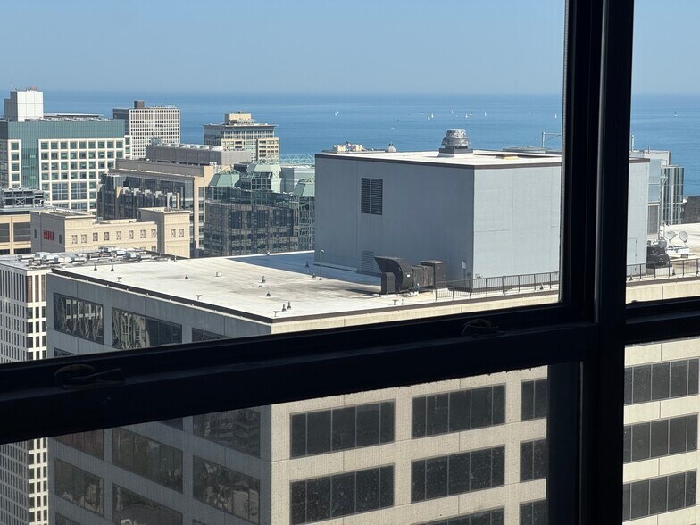 Building Photo - 405 N Wabash Ave