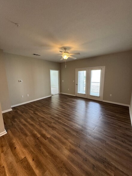 Building Photo - 450 Houston Ridge Dr