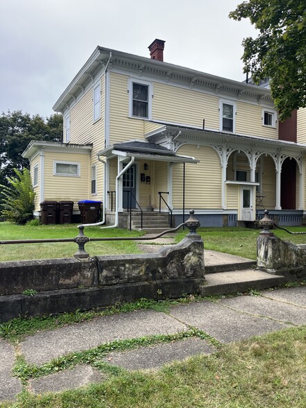 Building Photo - 121 W Spruce St