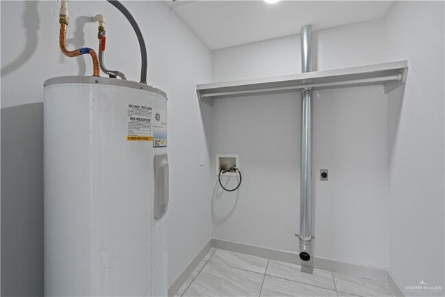 Building Photo - 13 Dana Dr