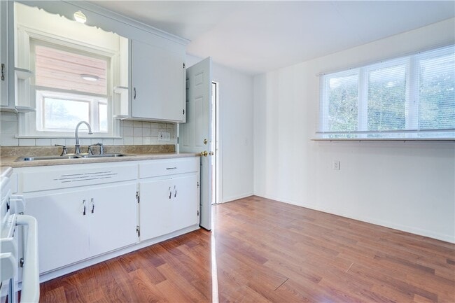 Building Photo - 100 Bleacker Rd