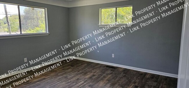 Building Photo - Fresh Painted 3 BR 1.5 BA in Red Bank for ...