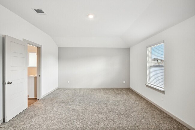 Building Photo - 8011 House bank Ln