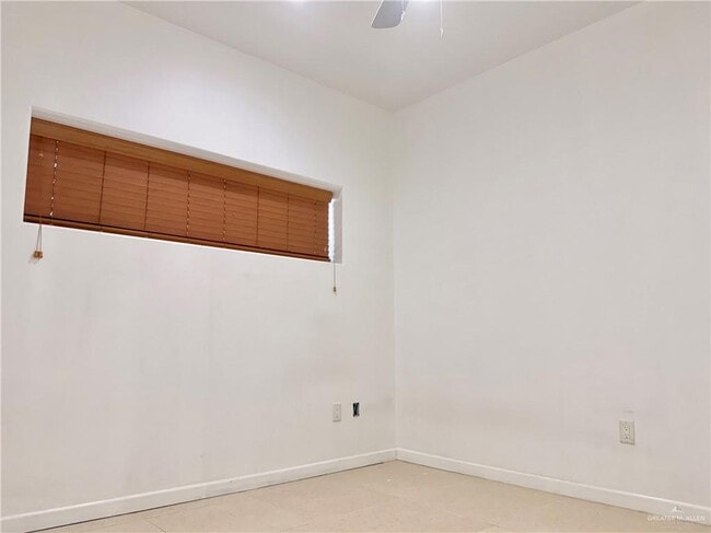 Building Photo - 38 Travis St