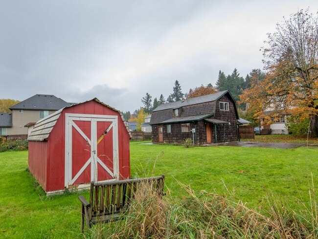 Building Photo - Adorable 2-bdrm/2-bath barn conversion home off River Road—Rural feel, close to everything