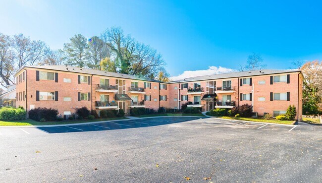 Building Photo - One bedroom one bathroom apartment off of West Union - Downtown Morganton