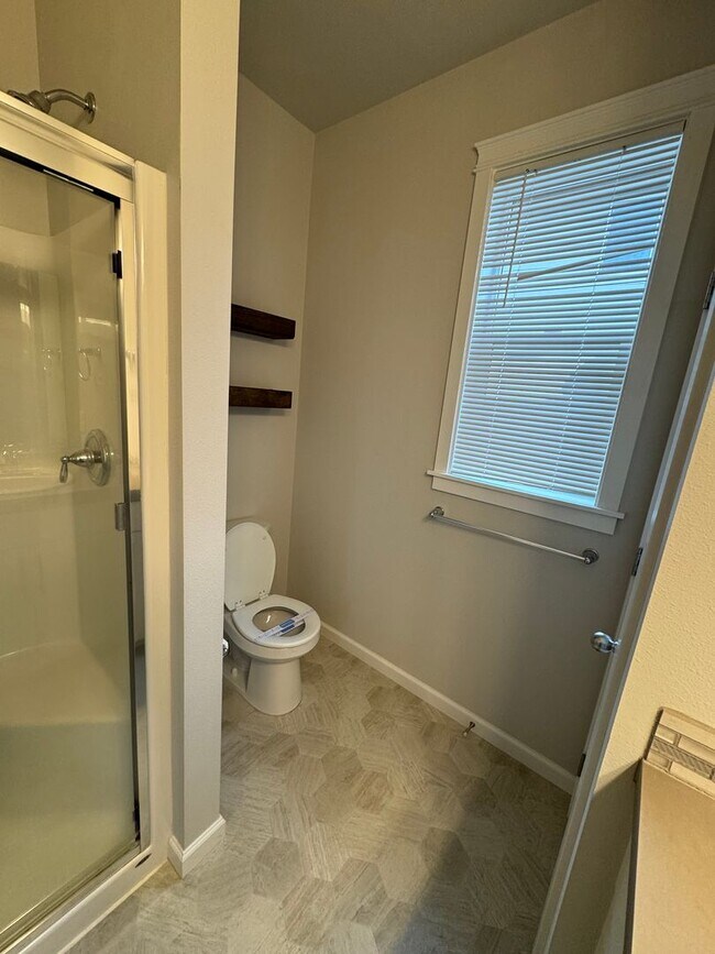 Building Photo - Charming 3-Bedroom Home