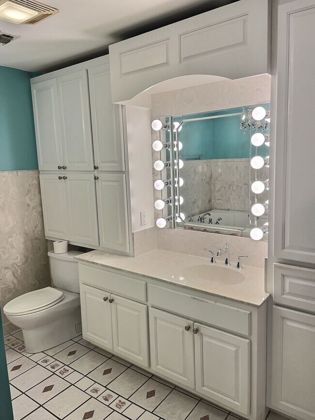 Building Photo - 3 BD 2 BA Home in the Bayou View School Di...