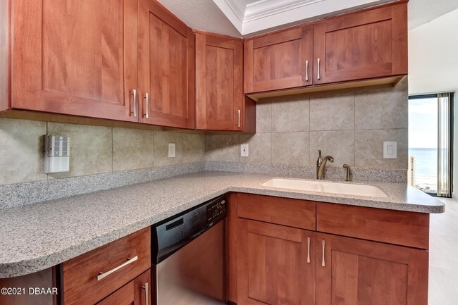 Building Photo - 1 Oceans W Blvd