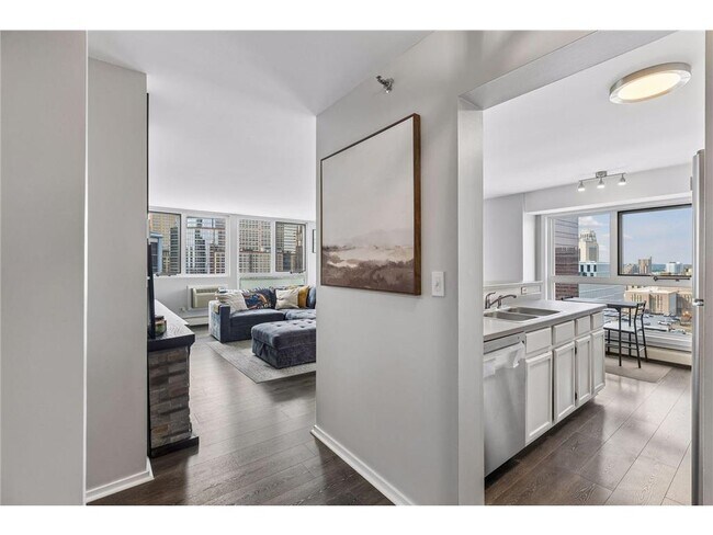 Building Photo - 433 S 7th St