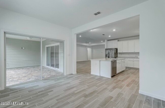 Building Photo - 300 Gan Wy