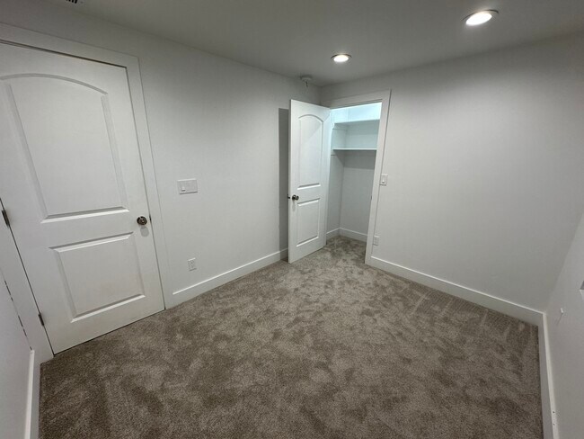 Building Photo - Wyatt Earp Ave - Single Family HOme