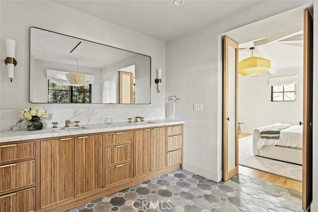 Building Photo - 738 San Lorenzo St