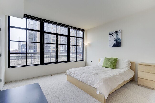 Building Photo - Luxurious Fully Furnished 2BR in the Heart of Mount Vernon Triangle!