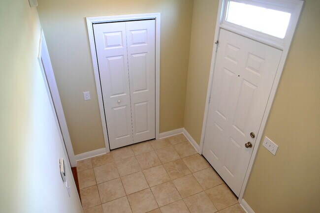 Building Photo - 104 Mahler Ave